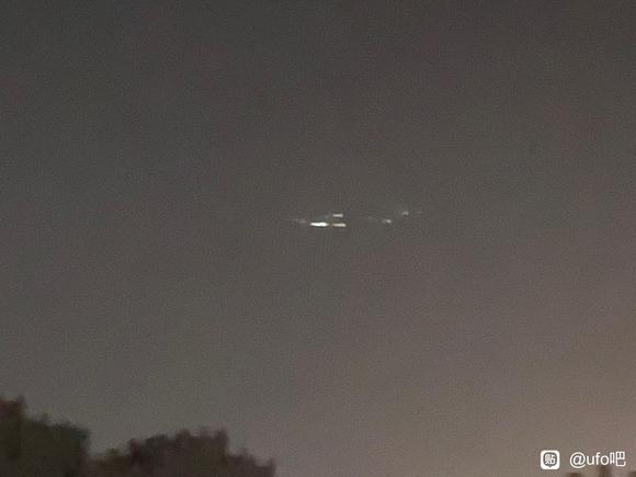 楼顶吚w看到的，一开始以为是星星