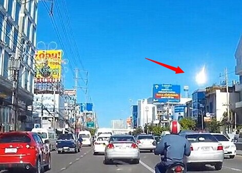 æ›ÆD°·å¤©é™ç«çƒçˆ†ç‚¸æ‹–出白烟(¾l„图)