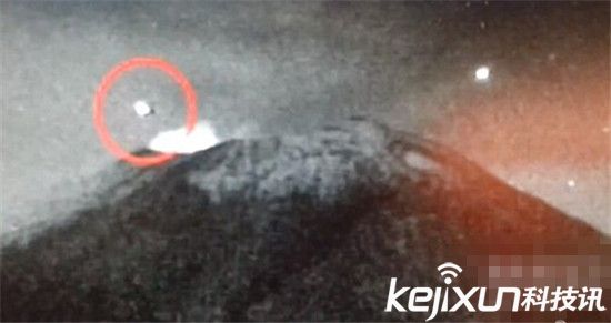 外星人监视hcL UFO隐藏火山? border=