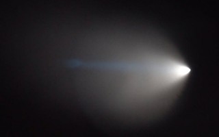 实拍z杉矶上I出现巨大蓝色的UFO