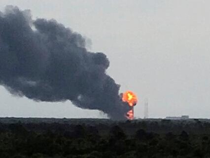 国火箭爆炸,惊现ufo飞过