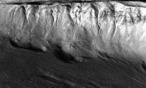 火星适合人类居住再加一个筹码—火星发现深埋冰